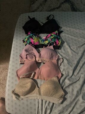 PINK Victoria's Secret Multi-Pack Wireless Bras - Black, Floral, Pink, Heather